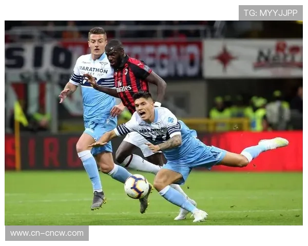 戴维补时绝杀后尤文将帅相拥,博德闪耀球员瘫倒在地 戴维补时绝杀后尤文将帅相拥,博德闪耀球员瘫倒在地