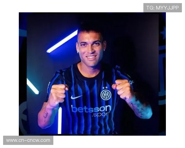 国际米兰老将劳塔罗因伤缺席关键战,锋线人手告急。 国际米兰老将劳塔罗因伤缺席关键战,锋线人手告急。