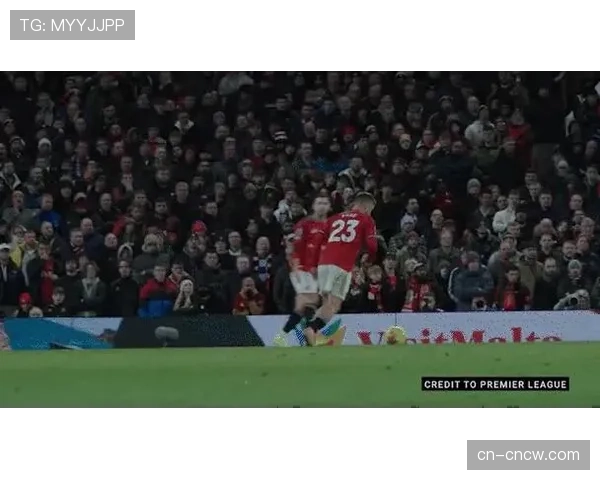 动态:埃弗顿主帅戴奇赛前发布会确认,将继续沿用稳固防守的策略。